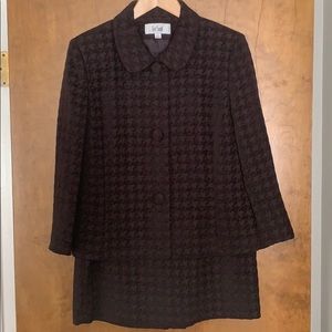 Chocolate brown, houndstooth textured, 2-pc suit